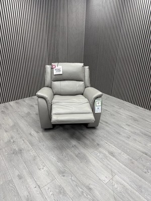 DFS ONE SEATER CHAIR IN LEATHER ELECTRIC RECLINER USB