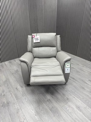 DFS ONE SEATER CHAIR IN LEATHER ELECTRIC RECLINER USB